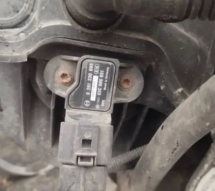 Volkswagen Golf V Air pressure sensor 0261230095 03c906051