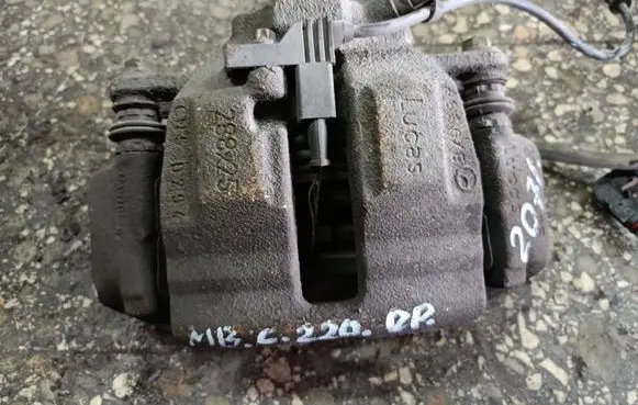 Mercedes-Benz C W203 Front brake caliper