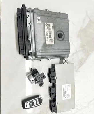 BMW 7 F01 F02 F03 F04 Engine ECU kit and lock set 7823905 030006033 0281014727