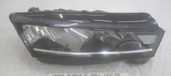 Skoda Octavia Mk4 Headlight/headlamp 030111823200 5E4941016