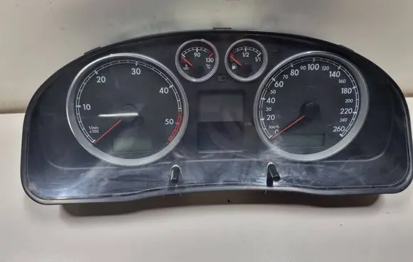 Volkswagen PASSAT B5.5 Speedometer (instrument cluster) 3B0920827A 210102004233 VWZ7Z0A4749052