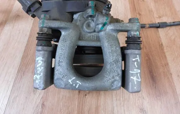 Mazda CX-3 Rear brake caliper D2Y12671X