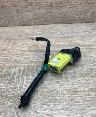 Toyota Prius+ (ZVW40) Airbag deployment crash/impact sensor 8983130020 WithPlug