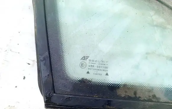 Volkswagen Sharan Front triangle window/glass AS2