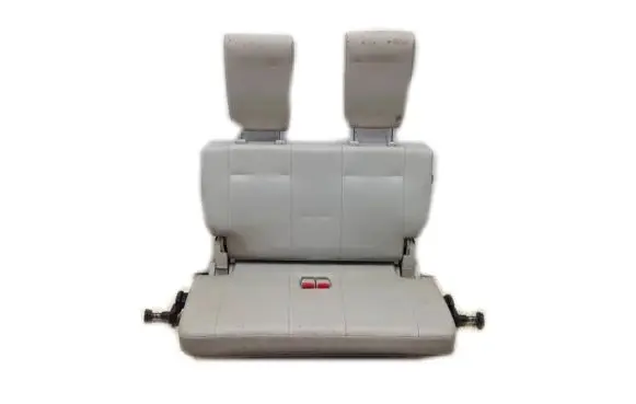 Mitsubishi Pajero Second row seats 
