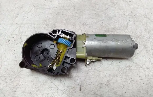 Volvo S80 Seat adjustment motor 0130002528 198390104