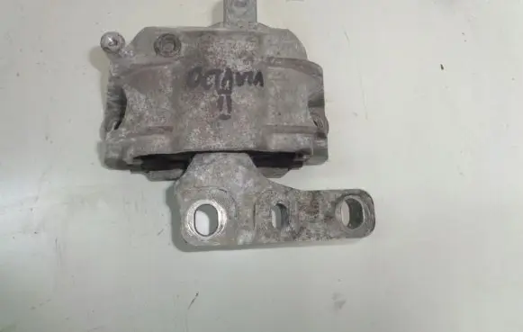 Skoda Octavia Mk2 (1Z) Engine mount bracket 1K0199262AT