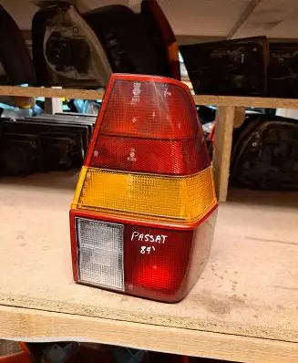 Volkswagen PASSAT B2 Rear/tail lights 321945112P 321945112