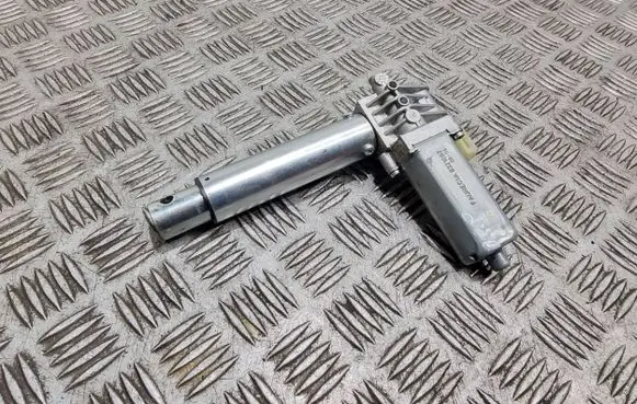 BMW 5 E60 E61 Seat adjustment motor 0390203234 8321087