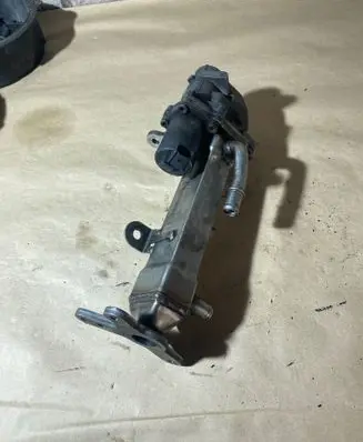 Volvo V70 EGR valve cooler 30637142 220903A 74552