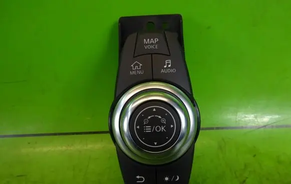 Infiniti Q30 Radio/CD/DVD/GPS head unit 5DA1A21E0652