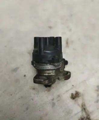 Mazda 323 F Spark distributor T2T53571