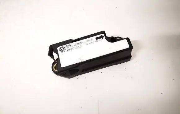 Volkswagen PASSAT B5 Airbag deployment crash/impact sensor 1J0909606N