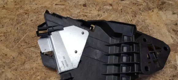 Rear door exterior handle/bracket