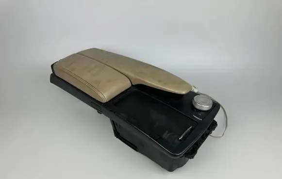 Mercedes-Benz C W204 Armrest A2046800639 0005032510 A0005032510