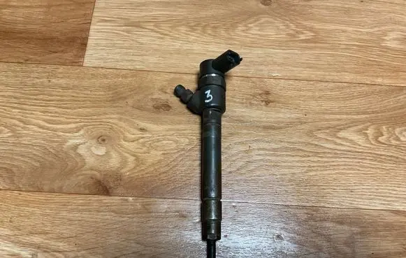 Volvo V70 Fuel injector 30750283