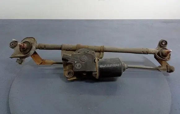 Mitsubishi Outlander Front wiper linkage and motor MN126542