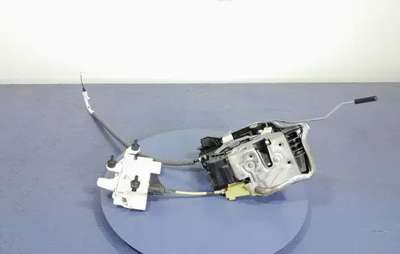 Audi A4 S4 B7 8E 8H Front door lock 7477702