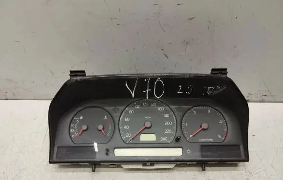 Volvo V70 Speedometer (instrument cluster)