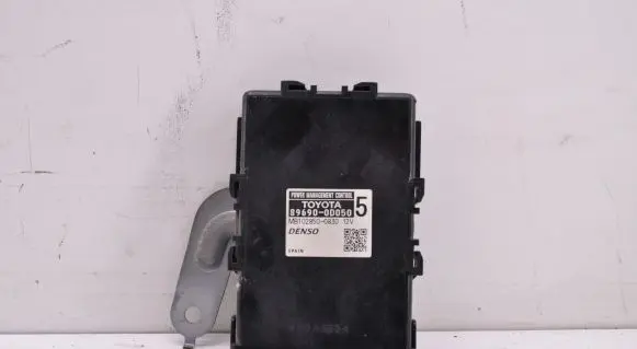 Toyota Yaris Other devices 896900D050