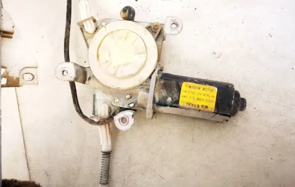 Hyundai Lantra I Rear door window regulator motor 9882033000 98820-33000