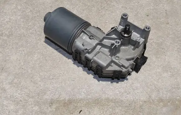 BMW X3 E83 Front wiper linkage and motor 67636914577 0390241712 6914577