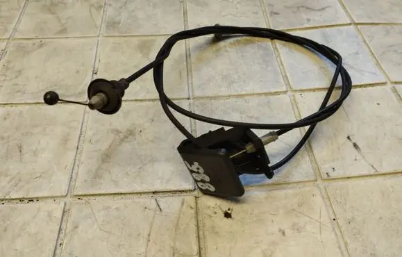 Engine bonnet (hood) release handle