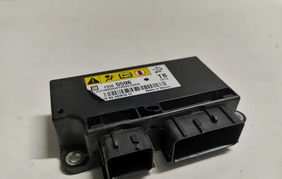 Opel Insignia A Airbag control unit/module 13505596