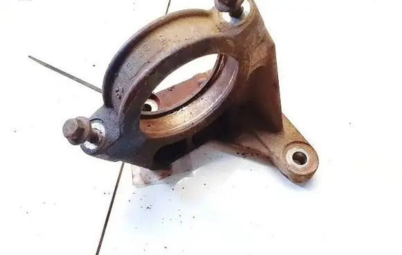 Engine mounting bracket