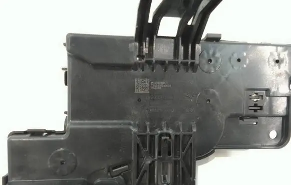 Volvo S60 Glow plug pre-heat relay 32331528