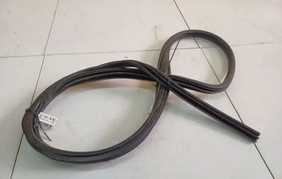 Fiat Freemont Rubber seal front coupe door 