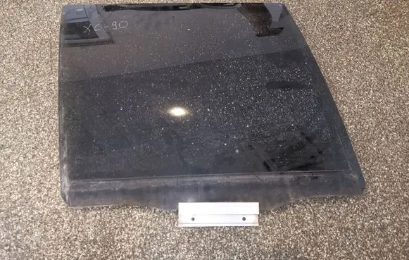 Volvo XC90 Rear door window glass