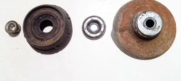 Renault Clio II Coil spring mount 7700829529