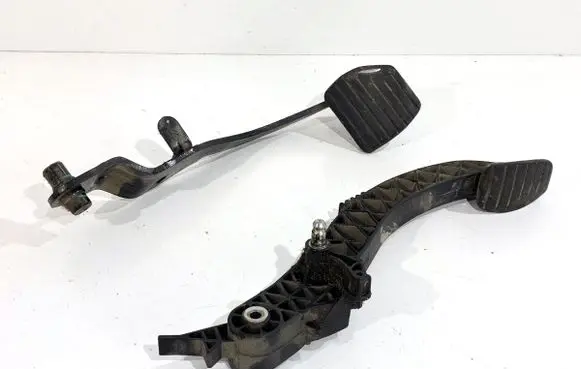 Renault Kangoo II Pedal assembly 465037304R