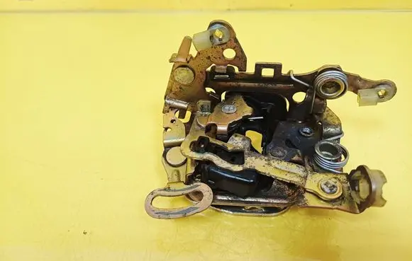 Opel Corsa B Front door lock 