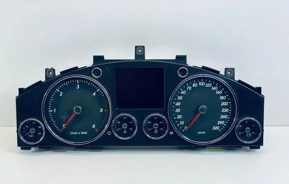 Volkswagen Touareg I Speedometer (instrument cluster) 7L6920880H