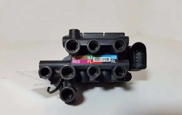 Audi e-tron Air suspension valve block 4KE616013A