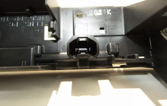 Mitsubishi Pajero Third/center stoplight