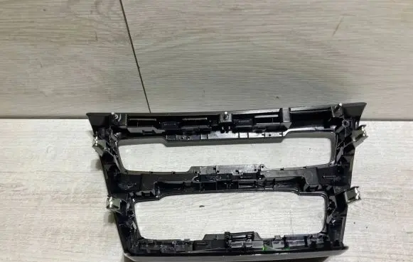 BMW X2 F39 Radio/GPS head unit trim 9305907