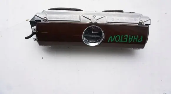 Volkswagen Phaeton Dash center air vent grill