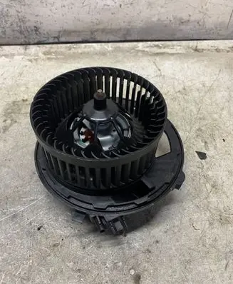 Volkswagen Touran III Heater fan/blower 5WB819021A