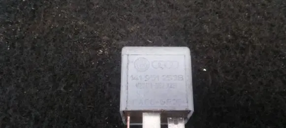 Volkswagen Golf IV Other relay 141951253b v23134-b52-x227