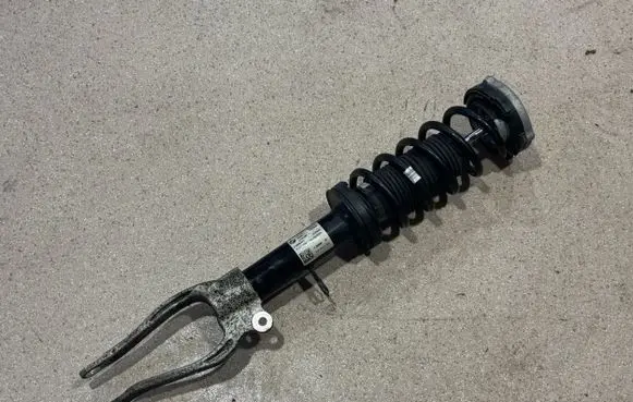 BMW 5 G30 G31 Front shock absorber with coil spring 6866639