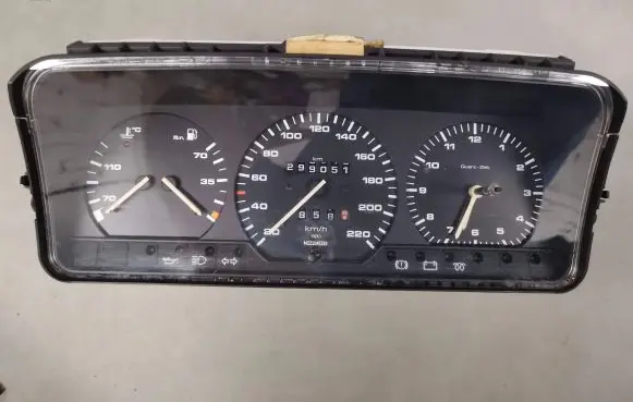 Volkswagen PASSAT B3 Speedometer (instrument cluster) 357919033AC