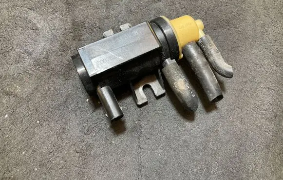 Mercedes-Benz CLS C218 X218 Turbo solenoid valve A0091533128 13T168