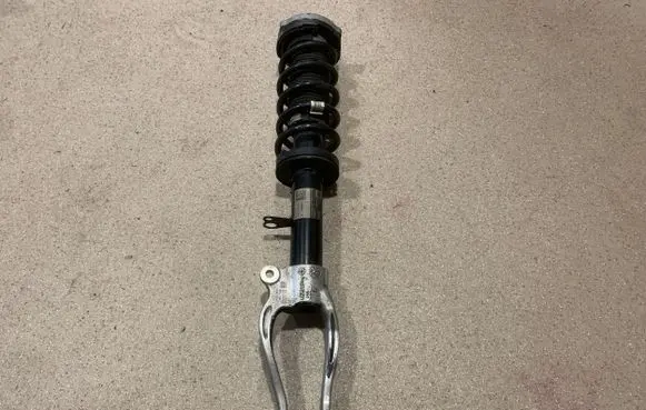 BMW 5 G30 G31 Front shock absorber with coil spring 6866640 6861200