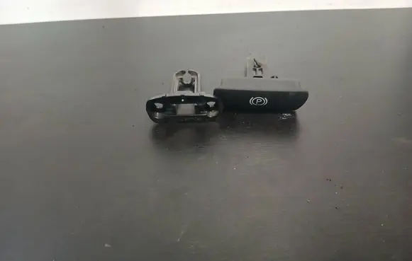 Volvo XC90 Hand brake release handle 8683963