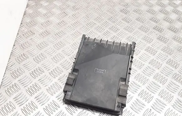 Volkswagen Golf Plus Fuse box cover 1K0937132F