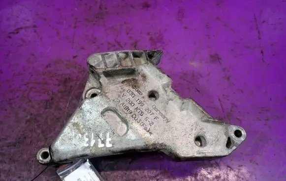 Audi A3 S3 A3 Sportback 8P Engine mounting bracket 