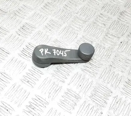 Volkswagen Polo IV 9N3 Front door window winding handle 